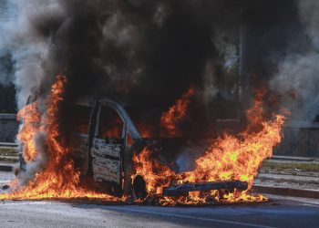 Carro tem pane elétrica e condutor não possuía seguro